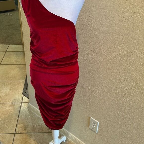 Miscreants Size UK 14 US 10 One Shoulder Velvet Mini Dress Red Cocktail Party - Picture 2 of 11